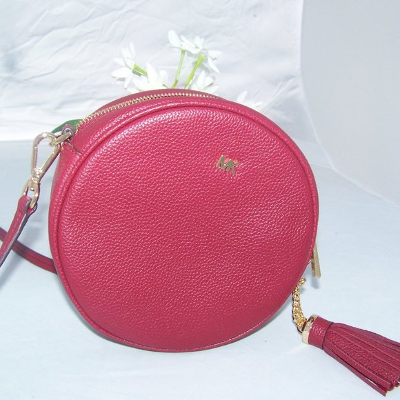Michael Kors Handbags - Michael Kors Pebbled Leather Canteen Cr